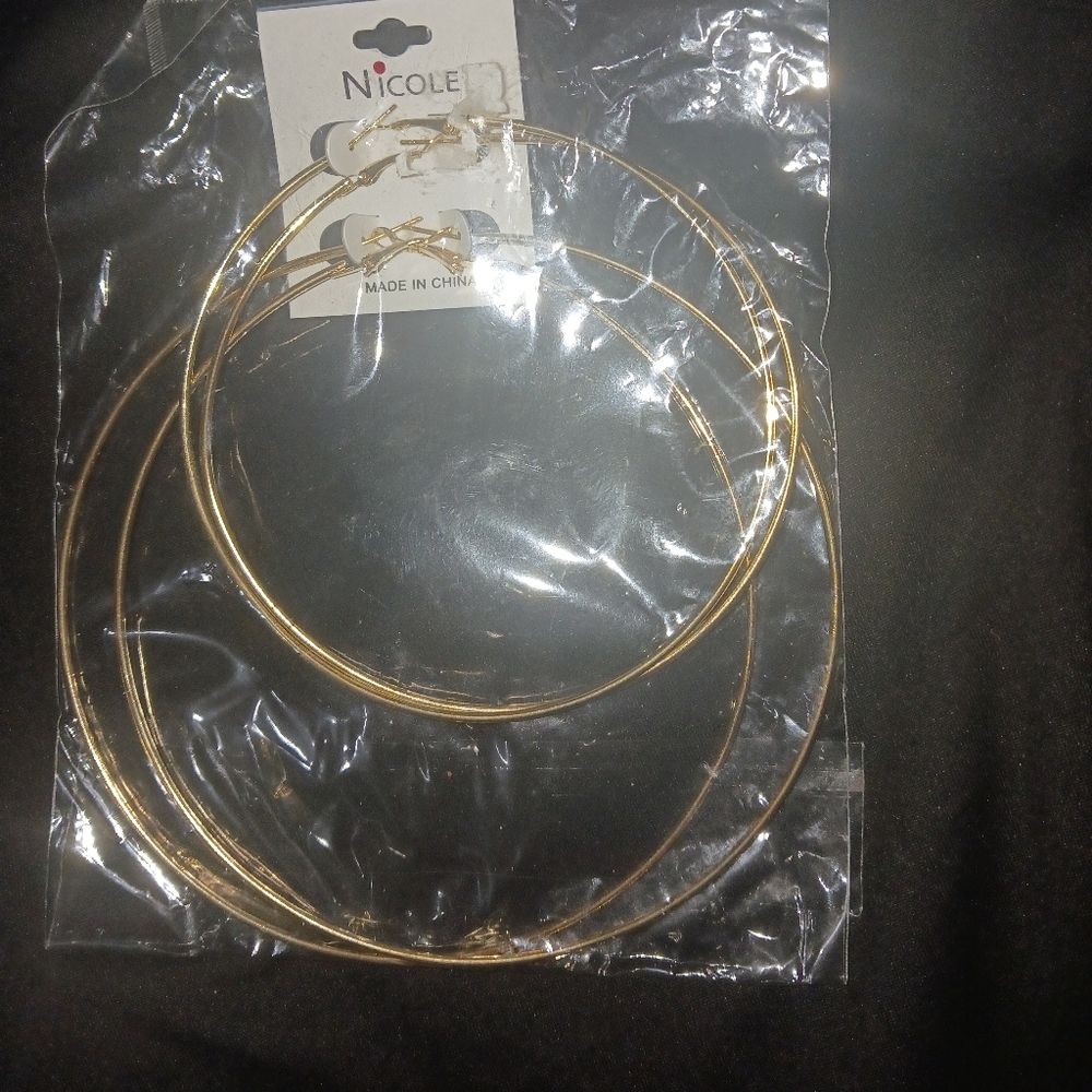 NEW Women Gold Fashion 2-pack hoop earrings - Picture 4 of 5
